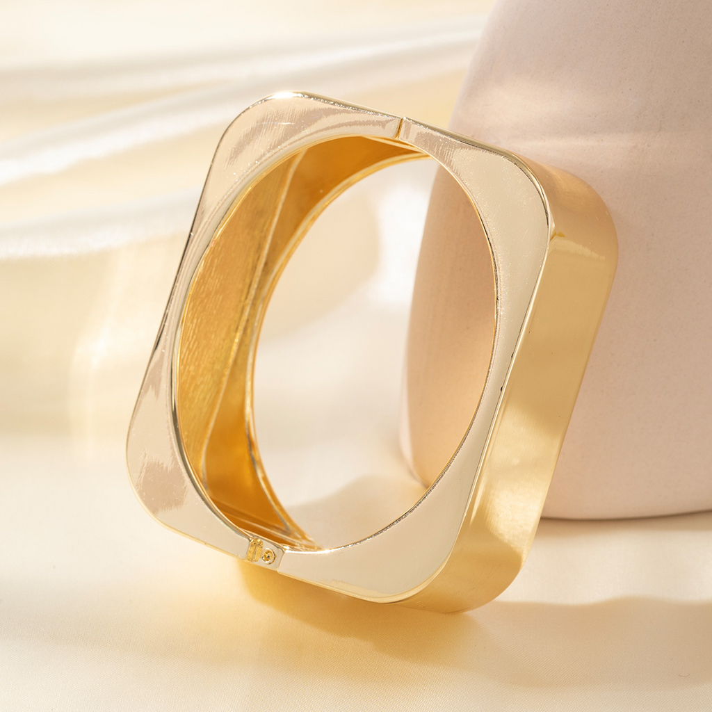 Gold Banquet Bracelet Fashion Square