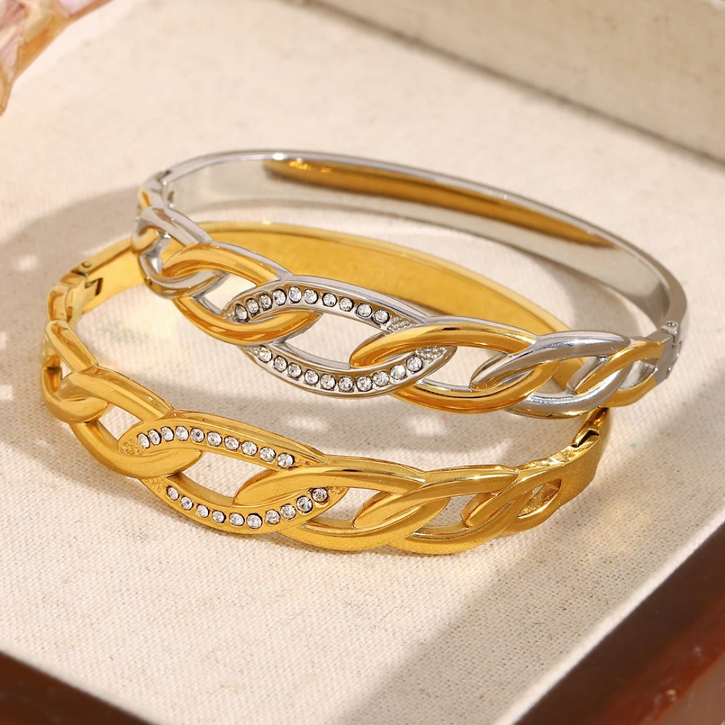 Bracelet élégant et chic, orné de cristaux tressés