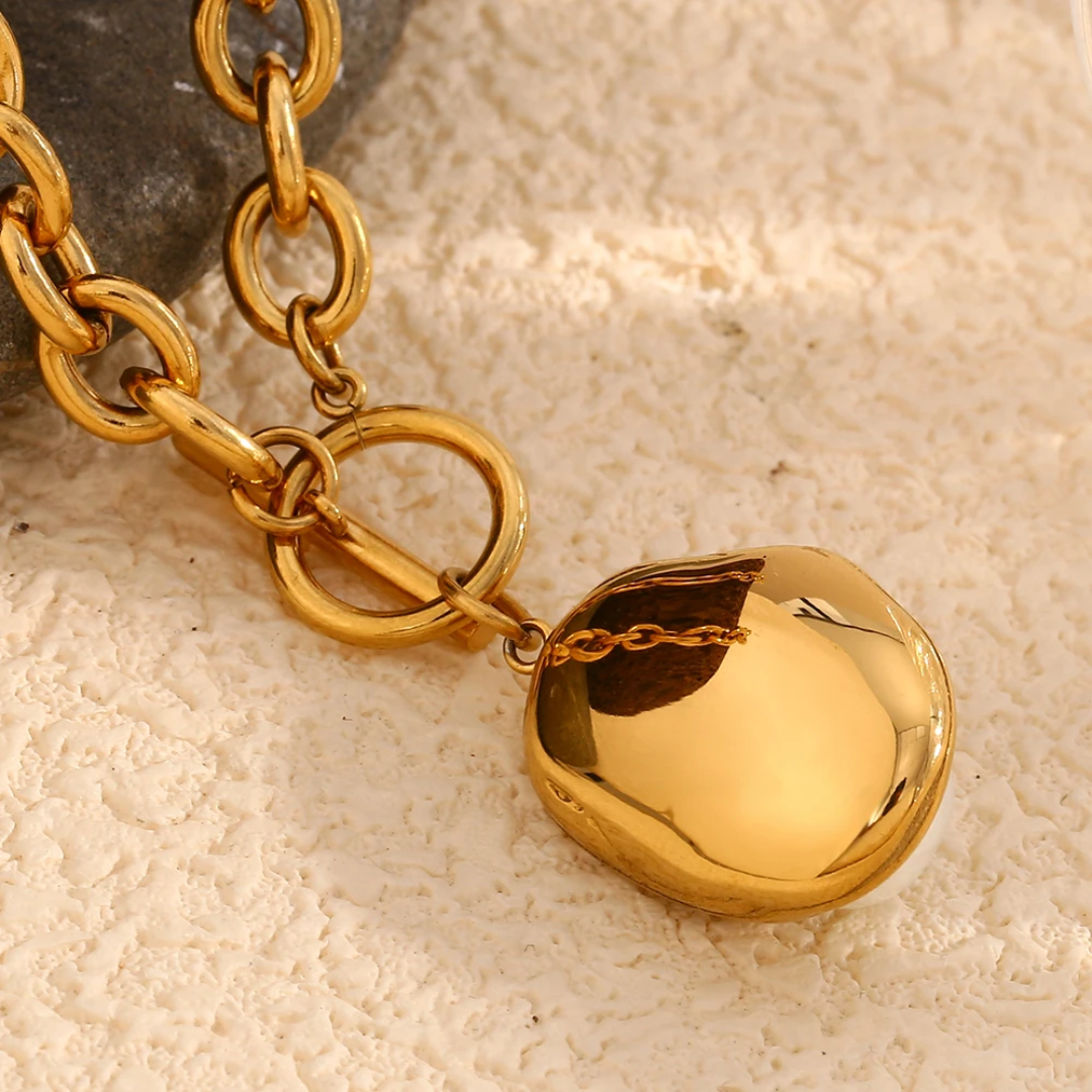 Trendy gold-plated stainless steel pendant necklace