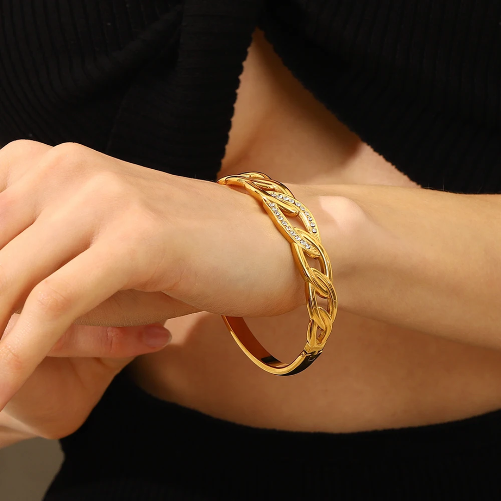 Bracelet élégant et chic, orné de cristaux tressés