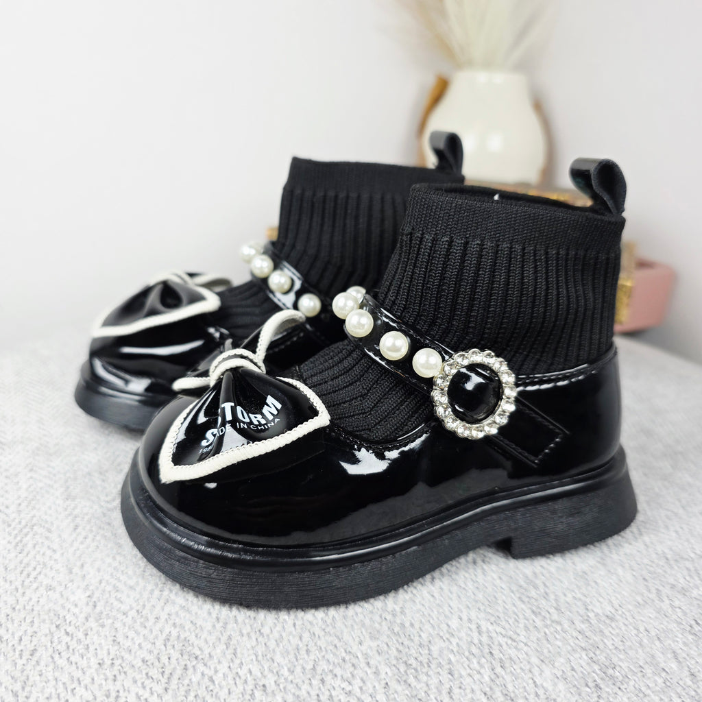 Cute little papillona boots