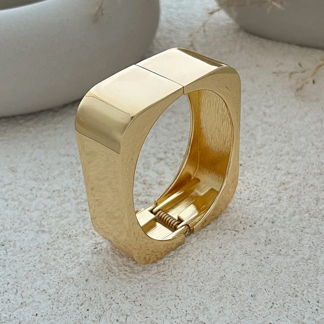 Gold Banquet Bracelet Fashion Square