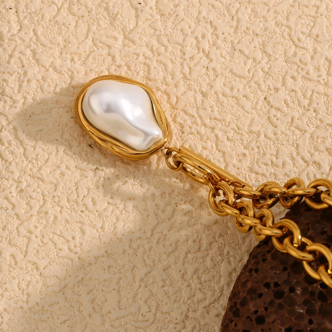 Trendy gold-plated stainless steel pendant necklace